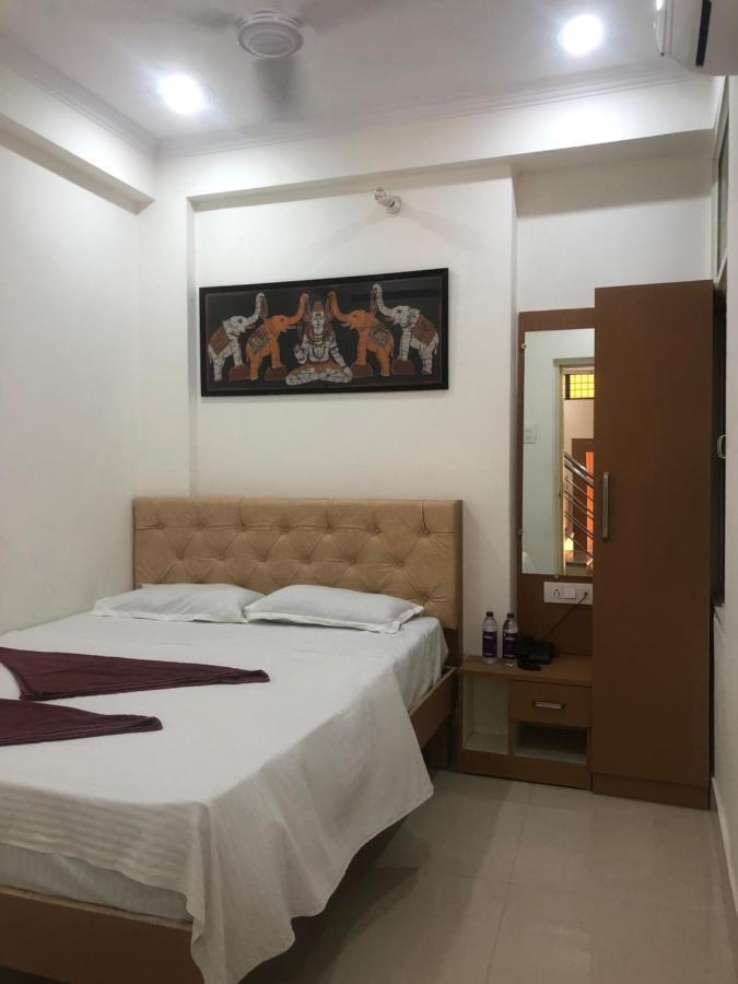 Purple Lotus Hotel Waranasi Zewnętrze zdjęcie