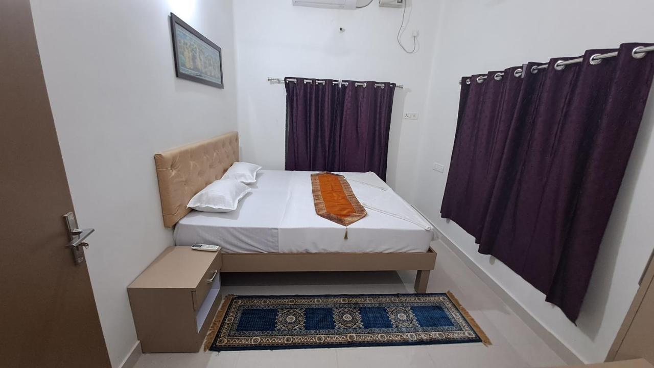Purple Lotus Hotel Waranasi Zewnętrze zdjęcie